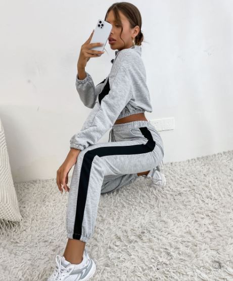Sizzling Women's 2-Piece Siren Lounge Set: Long-Sleeve Crop Top & Tempting Jogger Tracksuit
